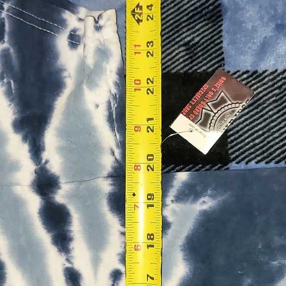 DEADSTOCK w/ tags. Santa Cruz. Screaming Hand. Tyedye.  Men's Large. - Picture 10 of 15